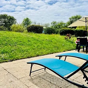  Hébergement de vacances Maison Avec Piscine Chauffee Toute L'Annee A Morgat En Bretagne Sur La Presqu'Ile De Crozon Situee A 800 M De La Mer